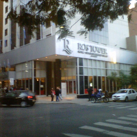 Foto tirada no(a) Ros Tower - Hotel, Spa &amp; Convention Center por Ruben N. em 7/16/2012