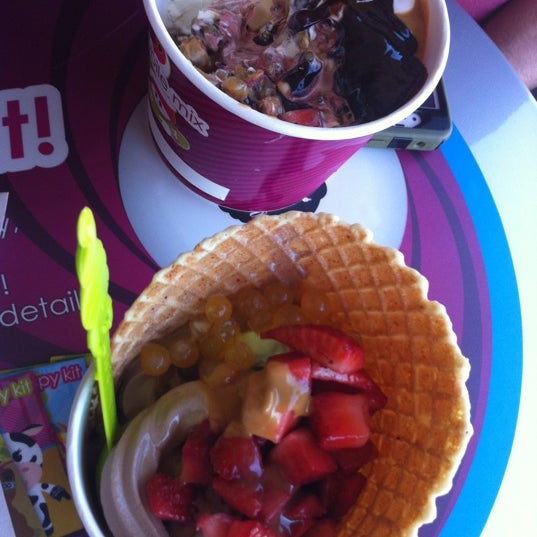 Photo taken at Menchie&#39;s by Steven ¯. on 3/24/2012