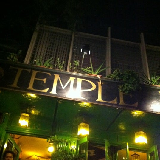 Photo taken at Temple Bar by Javier M. on 5/20/2012