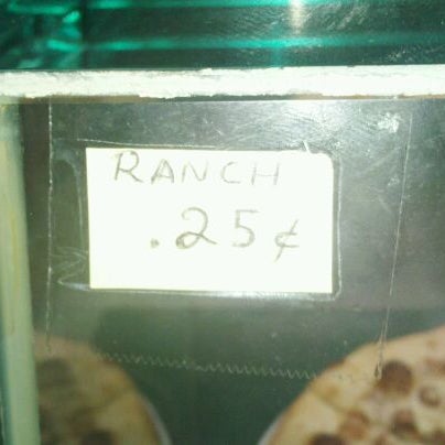 5/18/2012にColin L.がSlices Pizzaで撮った写真