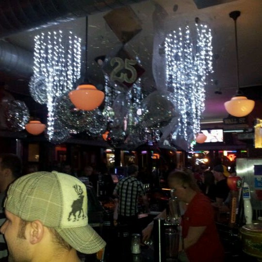 Roscoes chicago gay bar hairopec