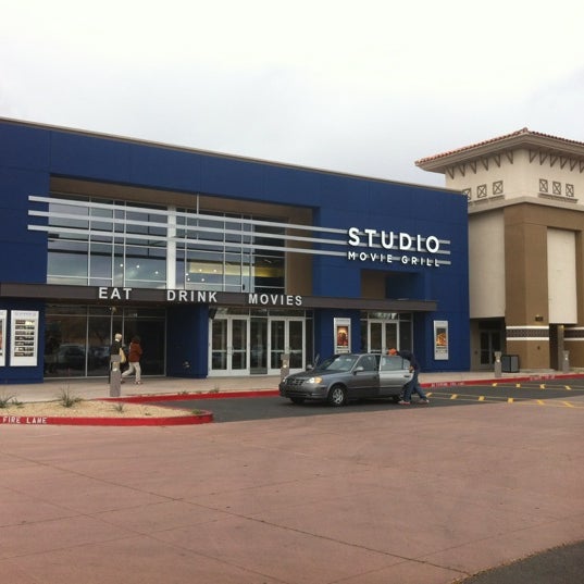 Foto tirada no(a) Studio Movie Grill Scottsdale por FooBear408 em 3/18/2012