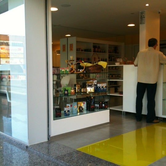 2/24/2012 tarihinde Ivan R.ziyaretçi tarafından Café Satis'de çekilen fotoğraf