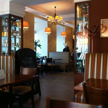 Foto tomada en Kumpan Cafe  por Salavat _. el 2/2/2012