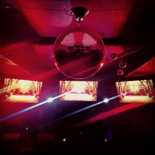 รูปภาพถ่ายที่ Disco Volante Club โดย glamnoise g. เมื่อ 6/9/2012