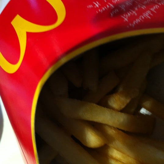 Foto diambil di McDonald&#39;s oleh Joshua P. pada 5/18/2012