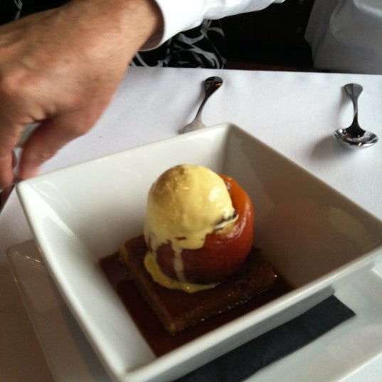 6/16/2012 tarihinde Madison T.ziyaretçi tarafından Watermark Restaurant'de çekilen fotoğraf