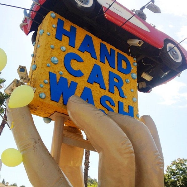 8/31/2012にNick Y.がStudio City Hand Car Washで撮った写真