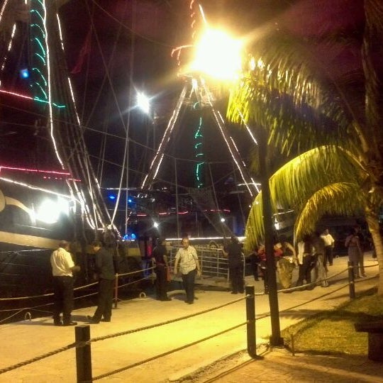 Foto scattata a Captain Hook Pirate Ship da Allan V. il 4/5/2012