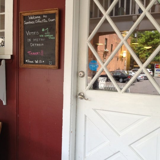 Photo taken at Farmhouse Coffee and Ice Cream by Craig on 7/14/2012
