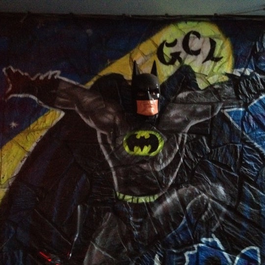 Снимок сделан в Gotham City Lounge пользователем Carolina E. 7/29/2012
