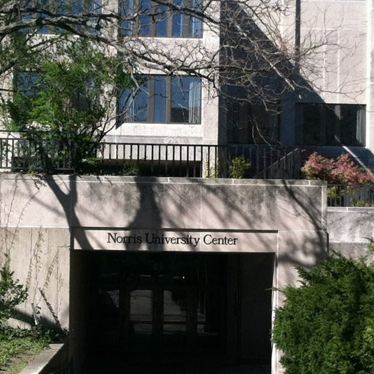 Foto tomada en Norris University Center  por Christopher R. el 4/5/2012