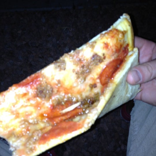 รูปภาพถ่ายที่ Joe&#39;s New York Pizza โดย 🇺🇸☝🏼 เมื่อ 6/16/2012
