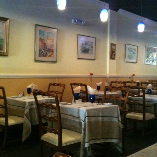 รูปภาพถ่ายที่ Le Provençal Restaurant โดย Tatiana. 🍸🍋☕️✈️ เมื่อ 6/16/2012