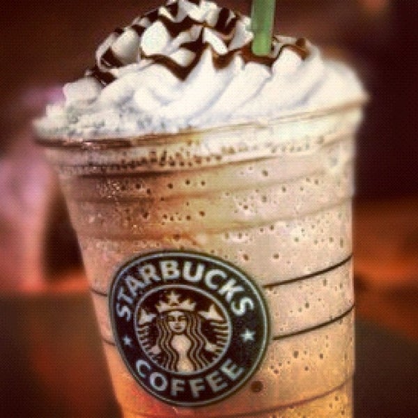 รูปภาพถ่ายที่ Starbucks โดย André C. เมื่อ 8/20/2012
