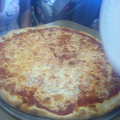 Das Foto wurde bei Sam&#39;s Pizza Palace von Cyndi W. am 7/28/2012 aufgenommen