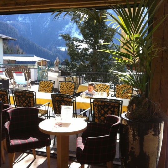 Photo taken at Hotel Alpendorf by Sylvia U. on 3/31/2012