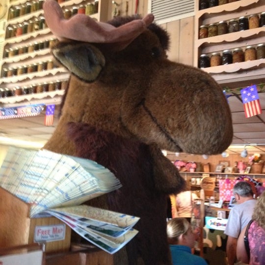 Das Foto wurde bei Moose Cafe von Beth M. am 5/20/2012 aufgenommen