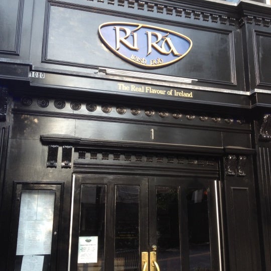 รูปภาพถ่ายที่ Rí Rá Irish Pub โดย Carlton M. เมื่อ 6/1/2012