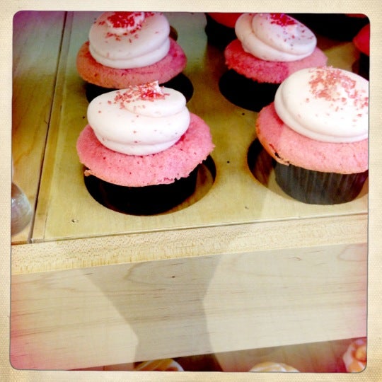 Photo taken at Cupcake Couture by Jeauxdi . on 2/14/2012