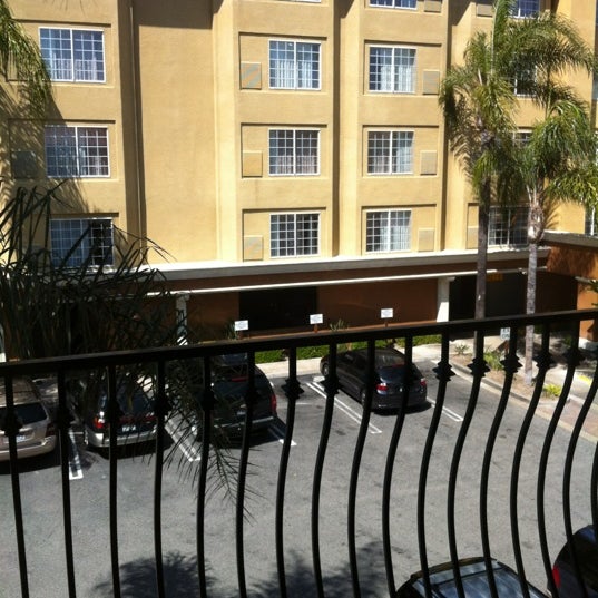 Снимок сделан в Anaheim Portofino Inn &amp; Suites пользователем Gestina 4/17/2012
