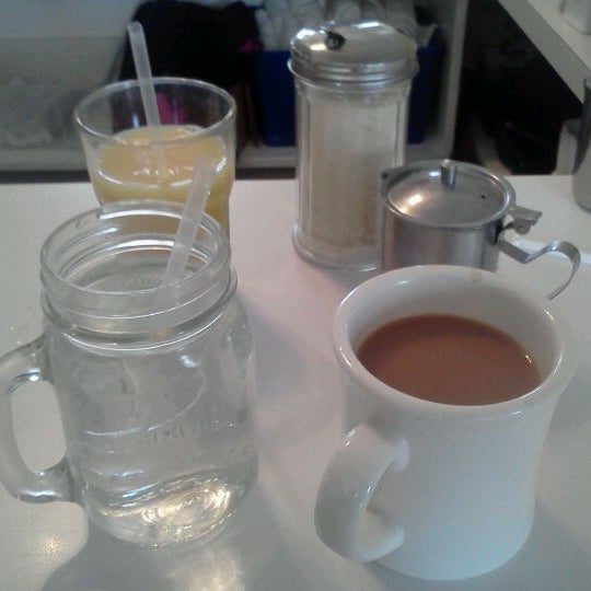 รูปภาพถ่ายที่ The Riverhouse Cafe โดย Brok G. เมื่อ 2/11/2012