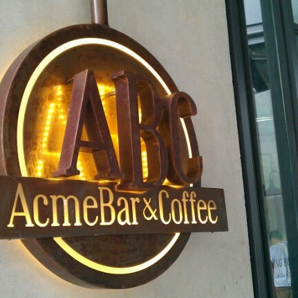 Foto tomada en Acme Bar &amp; Coffee  por Jia Yian L. el 8/19/2012