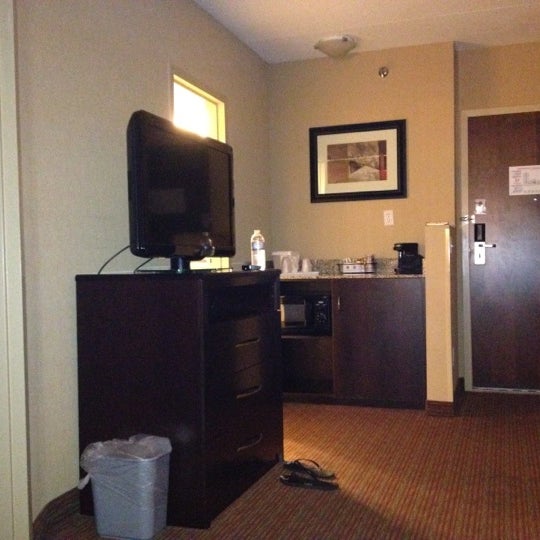 Photo taken at Comfort Suites Downtown by Keni P. on 8/1/2012