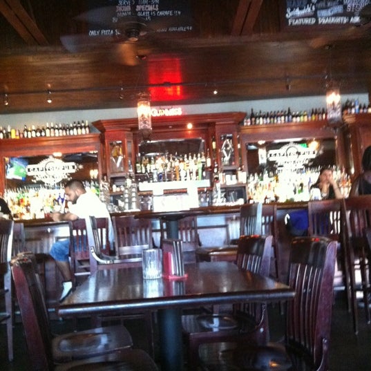 5/6/2012 tarihinde Tracy T.ziyaretçi tarafından Capitol Pub'de çekilen fotoğraf