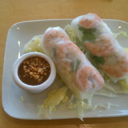 Photo taken at Shu Shu&#39;s Asian Cuisine by Aaron L. on 3/16/2012