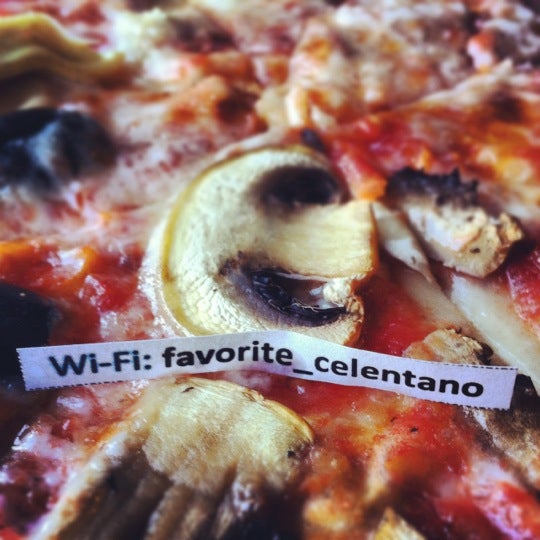 Снимок сделан в Піца Челентано / Celentano Pizza пользователем Roman K. 3/27/2012
