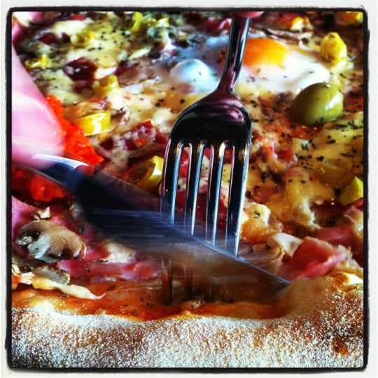 Das Foto wurde bei Pizzeria Ristorante Paesano von AnaCatanna am 3/11/2012 aufgenommen
