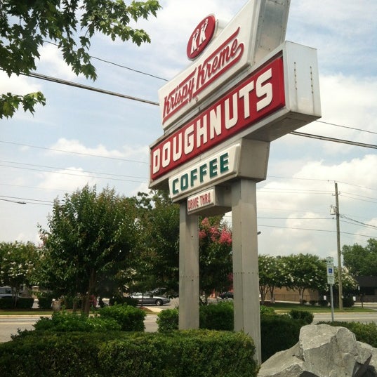 Foto diambil di Krispy Kreme Doughnuts oleh Colin F. pada 6/23/2012