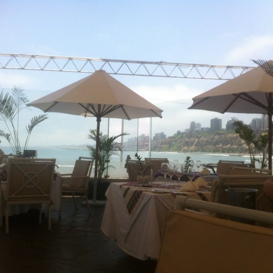 Photo taken at Restaurant Costa Verde by Kenny G. on 3/2/2012