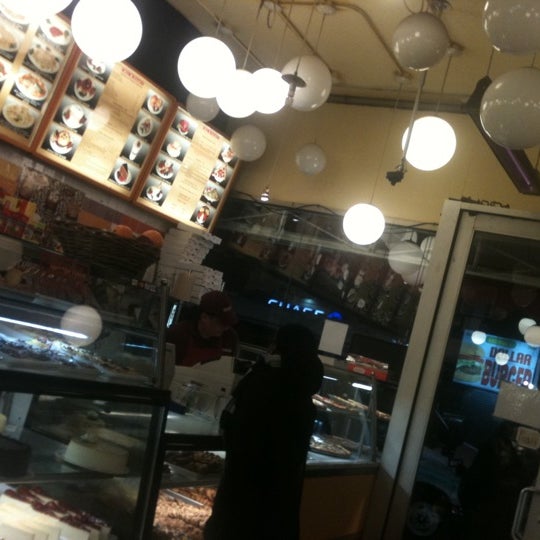 2/11/2012にGarick G.がPort Authority Food Courtで撮った写真