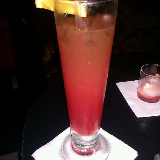 5/6/2012にLaura S.がDelia&#39;s Lounge &amp; Restaurantで撮った写真