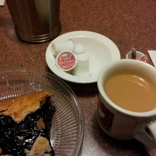 Photo taken at Shari&#39;s Cafe and Pies by Seth L. on 7/26/2012