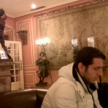 Foto tomada en BEST WESTERN Hotel Arosa  por Denhi T. el 2/5/2012