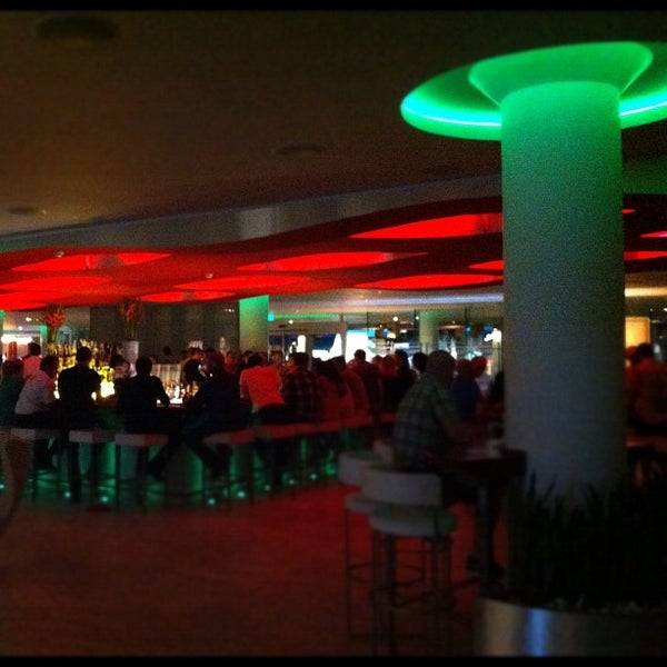 Foto diambil di Lobby Bar oleh Juan B. pada 3/16/2012