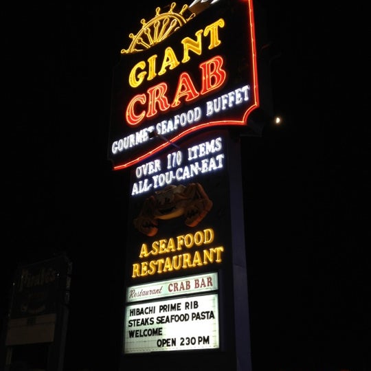 Foto tirada no(a) Giant Crab Seafood Restaurant por Bridgett ™ 🍓 em 7/28/2012