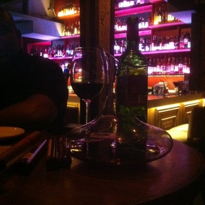 7/28/2012 tarihinde Ronald D.ziyaretçi tarafından Mezze Bar &amp; Bistro'de çekilen fotoğraf