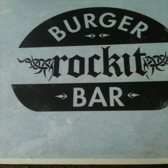 6/14/2012 tarihinde Brandon R.ziyaretçi tarafından Rockit Burger Bar'de çekilen fotoğraf