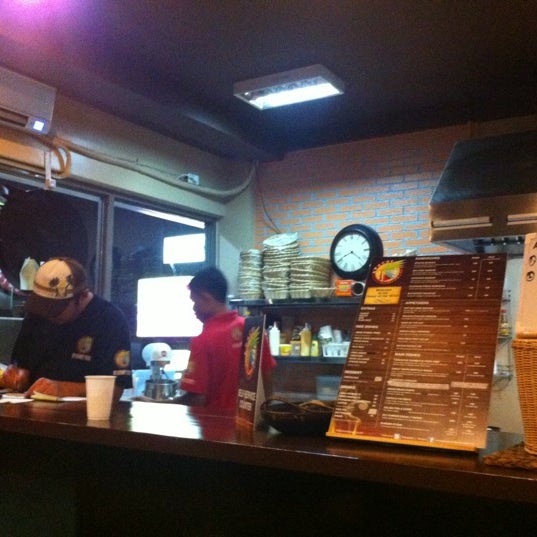 8/29/2012にKaren G.がApache Burgers &amp; Ribsで撮った写真
