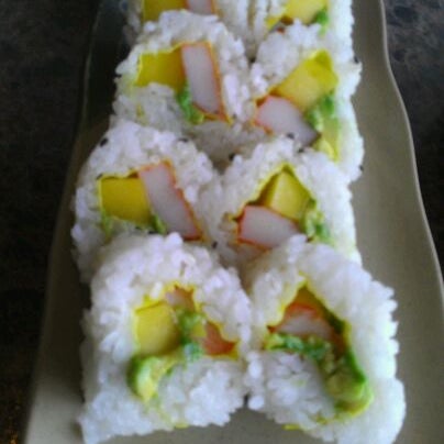6/13/2012 tarihinde James S.ziyaretçi tarafından Simply Sushi'de çekilen fotoğraf