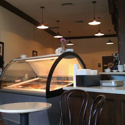4/29/2012 tarihinde Shelya J.ziyaretçi tarafından Neveux Artisan Creamery &amp; Espresso Bar'de çekilen fotoğraf