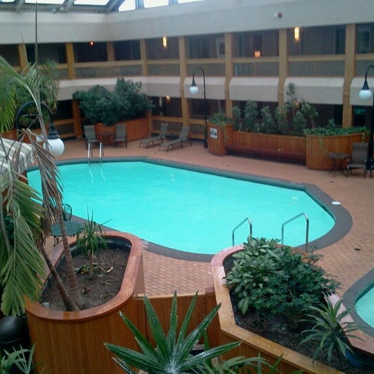 Radisson Hotel Milwaukee North Shore (Now Closed) 7065 N Port