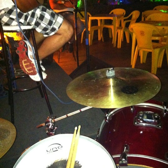 Foto scattata a 21 Music Bar da Jomar il 8/25/2012