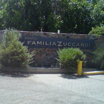 Photo taken at Casa del Visitante - Bodega Familia Zuccardi by Gonzalo B. on 2/11/2012