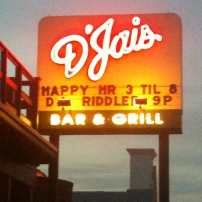 Foto diambil di D&#39;Jais Oceanview Bar &amp; Cafe oleh Miguel S. pada 8/5/2012