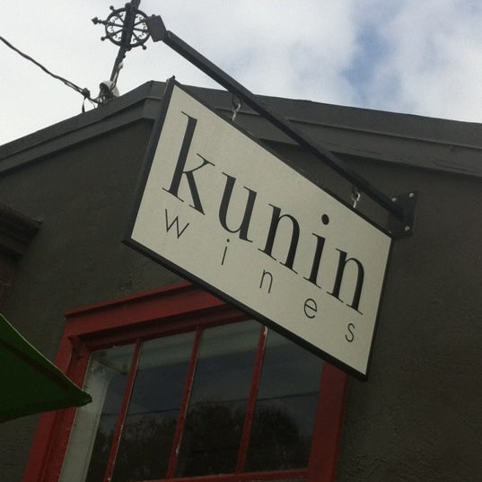 Foto diambil di Kunin Wines Tasting Room oleh Romy S. pada 3/31/2012